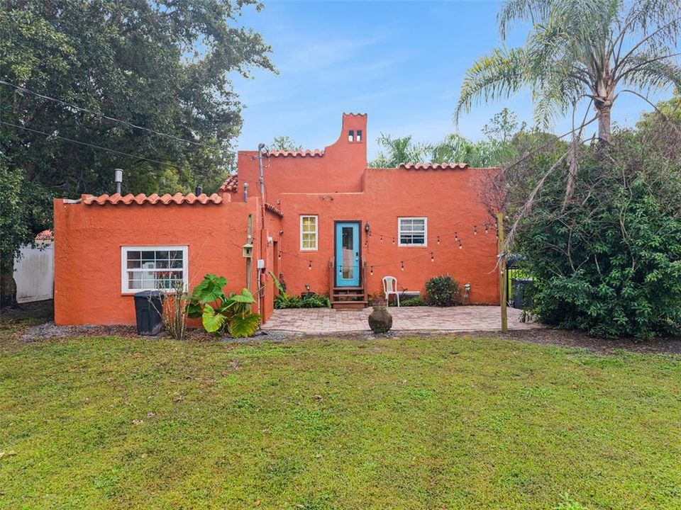 For Sale: $369,900 (2 beds, 1 baths, 1246 Square Feet)