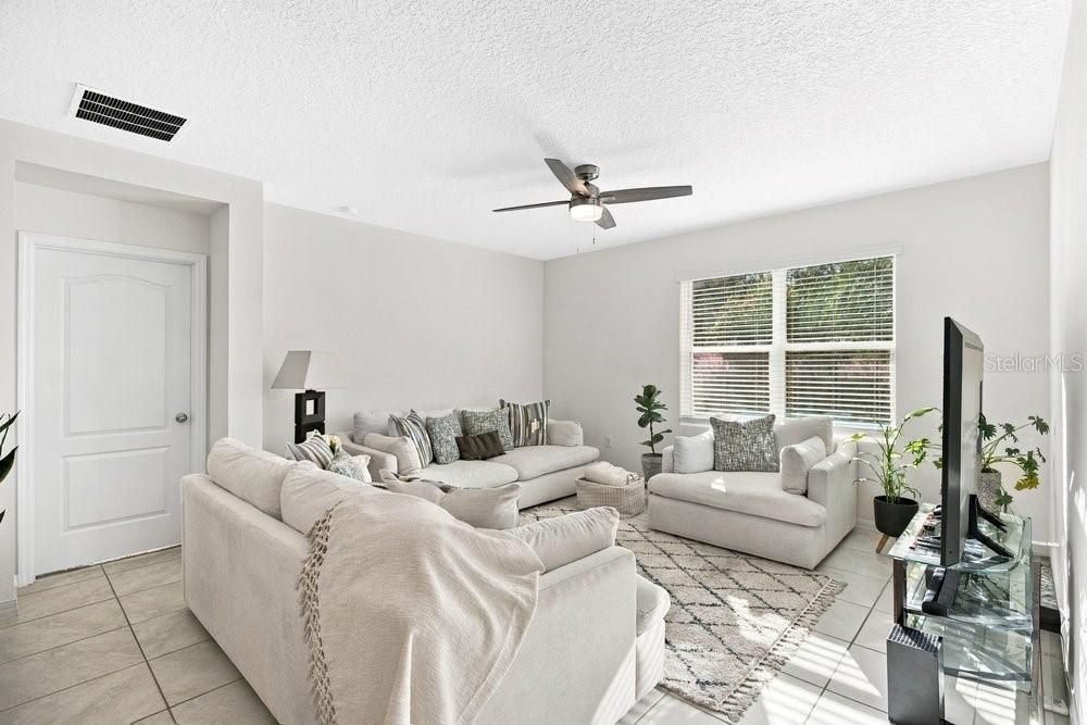 For Sale: $405,000 (4 beds, 2 baths, 1836 Square Feet)