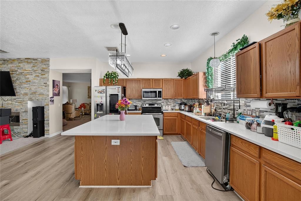 For Sale: $340,000 (3 beds, 2 baths, 2540 Square Feet)