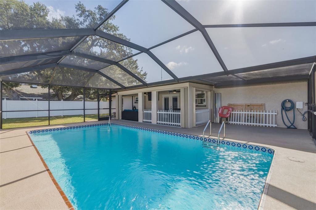 For Sale: $299,900 (3 beds, 2 baths, 1243 Square Feet)