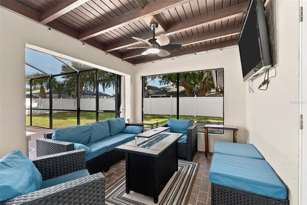 For Sale: $299,900 (3 beds, 2 baths, 1243 Square Feet)