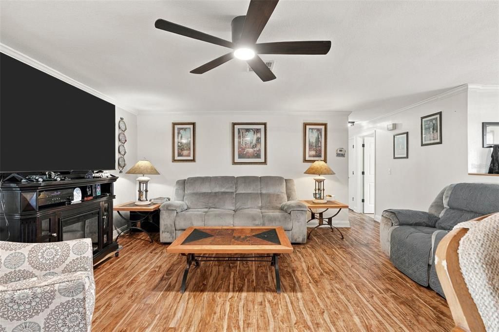 For Sale: $299,900 (3 beds, 2 baths, 1243 Square Feet)