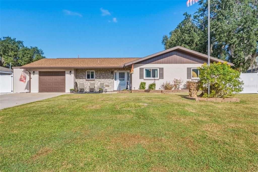 For Sale: $299,900 (3 beds, 2 baths, 1243 Square Feet)