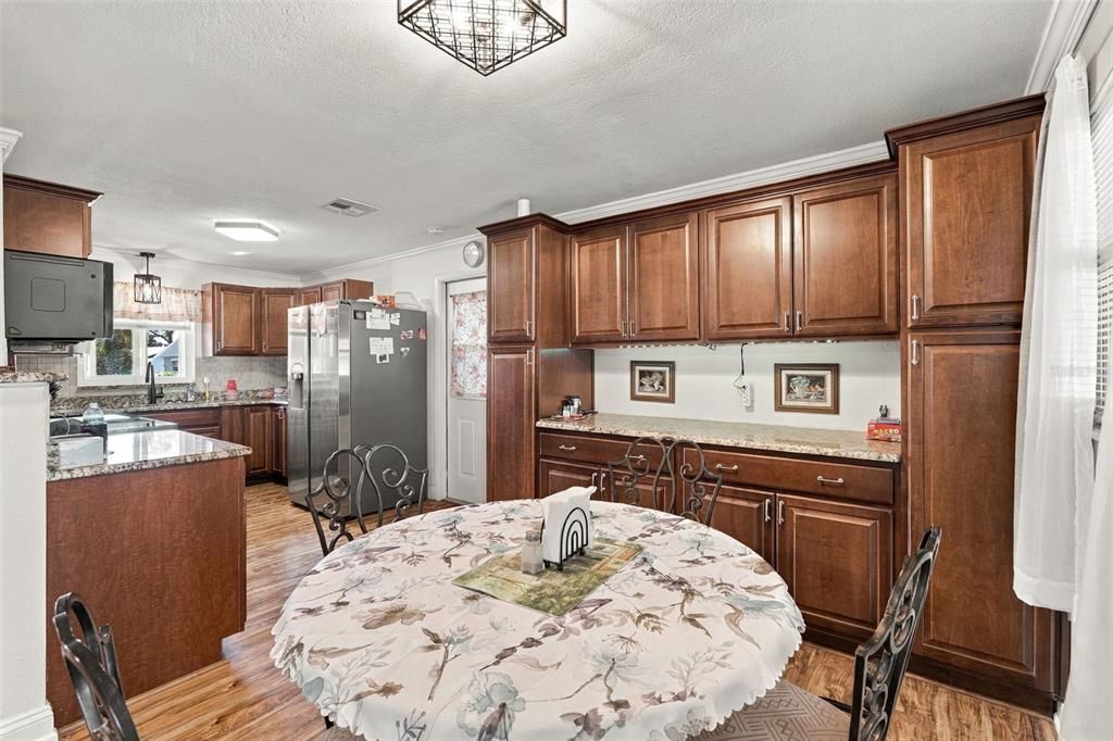 For Sale: $299,900 (3 beds, 2 baths, 1243 Square Feet)