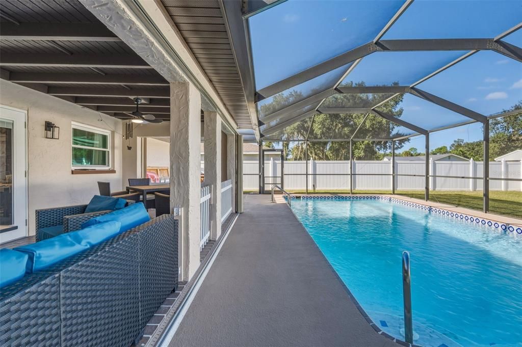 For Sale: $299,900 (3 beds, 2 baths, 1243 Square Feet)