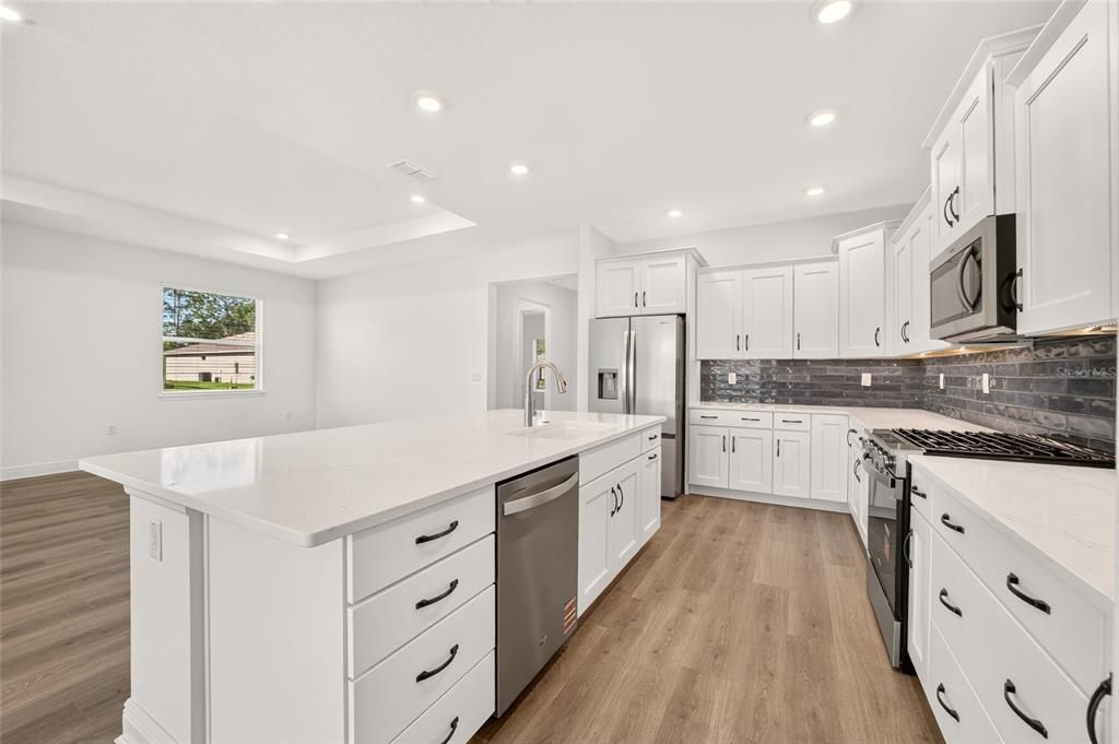 На продажу: $449,390 (2 спален, 2 ванн, 2019 Квадратных фут)