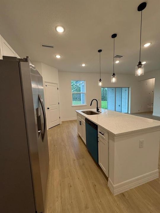 En Venta: $270,000 (4 camas, 2 baños, 1587 Pies cuadrados)