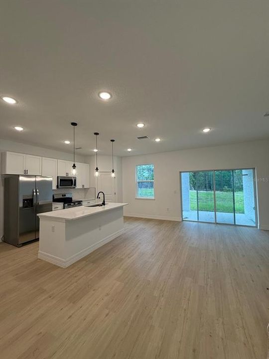 En Venta: $270,000 (4 camas, 2 baños, 1587 Pies cuadrados)