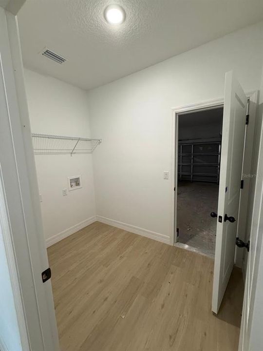 En Venta: $270,000 (4 camas, 2 baños, 1587 Pies cuadrados)