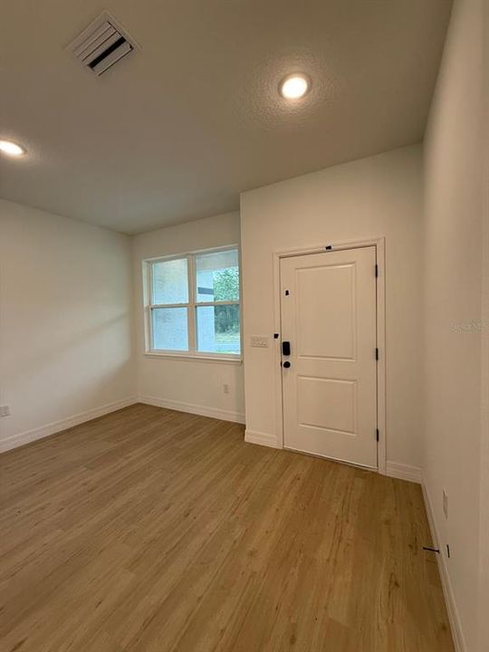 En Venta: $270,000 (4 camas, 2 baños, 1587 Pies cuadrados)