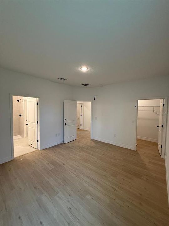 En Venta: $270,000 (4 camas, 2 baños, 1587 Pies cuadrados)