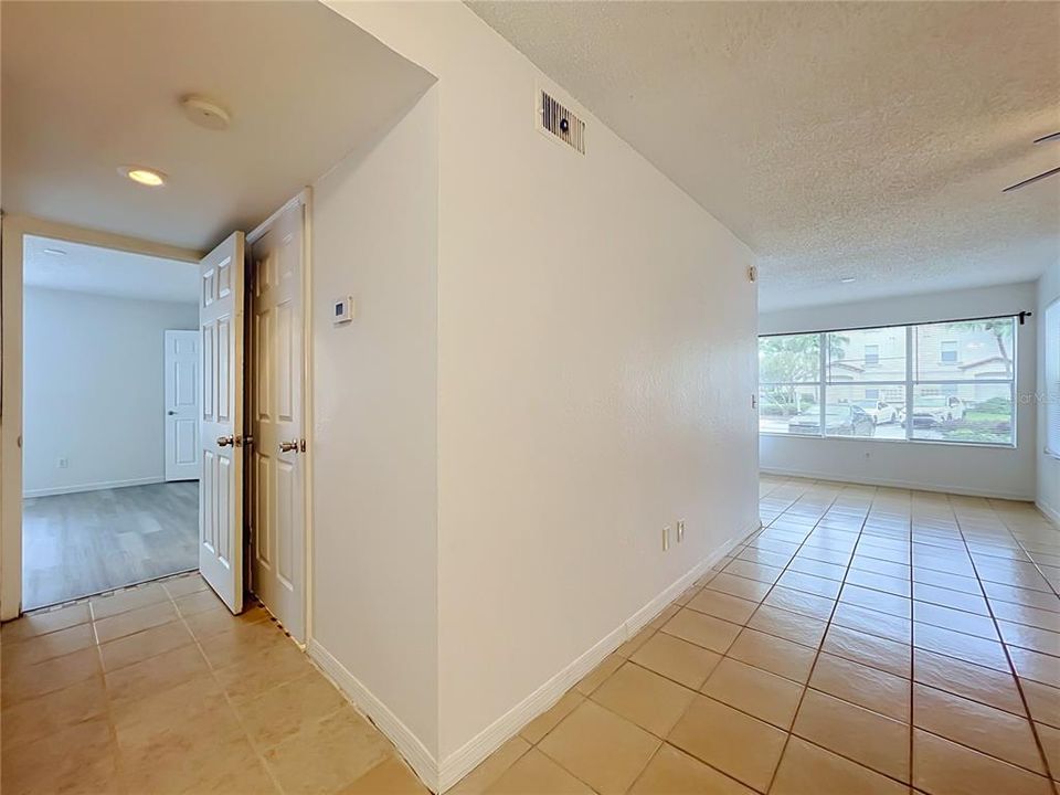 En Venta: $170,000 (2 camas, 2 baños, 988 Pies cuadrados)