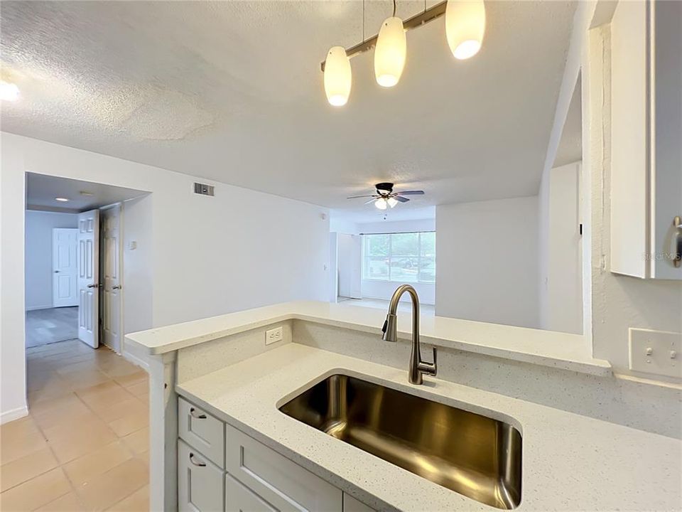 En Venta: $170,000 (2 camas, 2 baños, 988 Pies cuadrados)