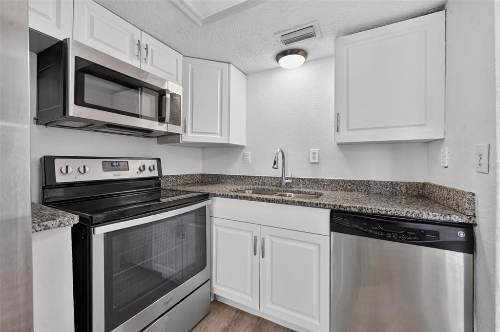 En Venta: $325,000 (4 camas, 2 baños, 1446 Pies cuadrados)