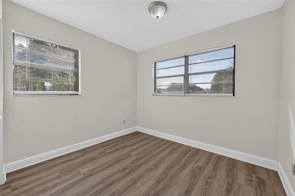En Venta: $325,000 (4 camas, 2 baños, 1446 Pies cuadrados)