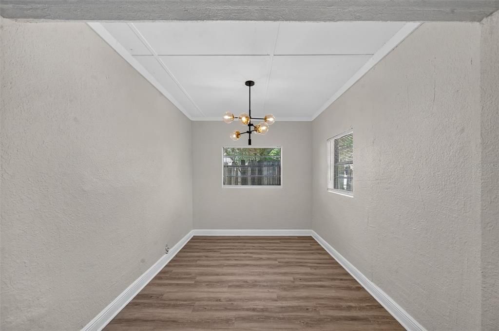 En Venta: $325,000 (4 camas, 2 baños, 1446 Pies cuadrados)