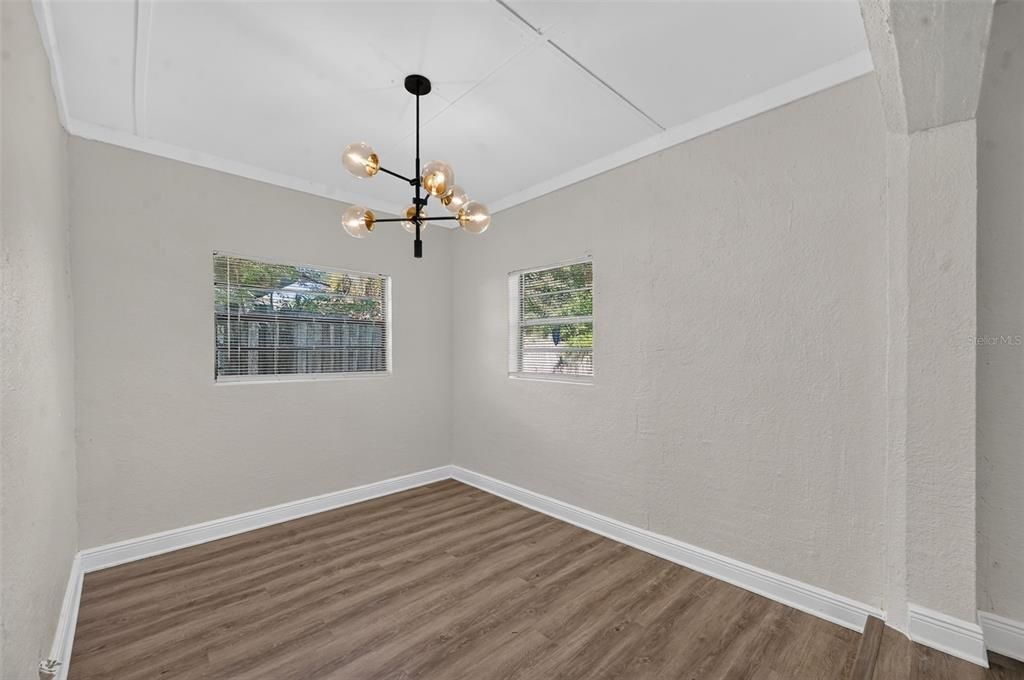 En Venta: $325,000 (4 camas, 2 baños, 1446 Pies cuadrados)