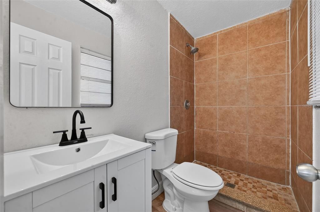 En Venta: $325,000 (4 camas, 2 baños, 1446 Pies cuadrados)