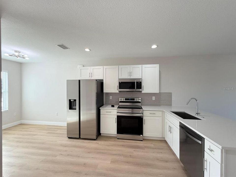 For Sale: $307,000 (6 beds, 0 baths, 2324 Square Feet)