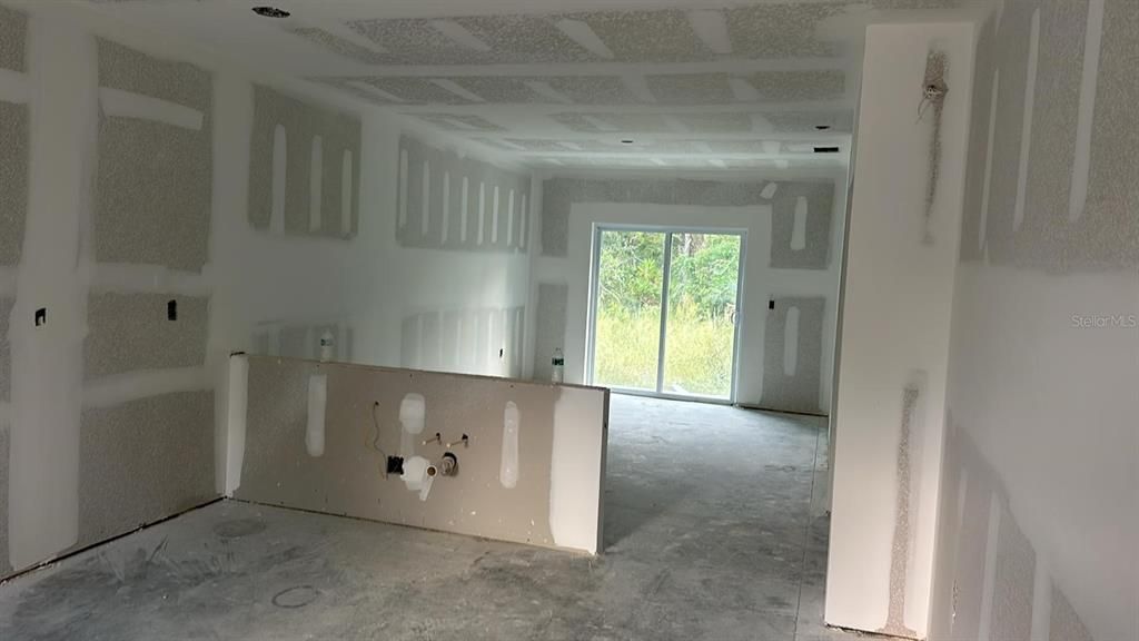 For Sale: $307,000 (6 beds, 0 baths, 2324 Square Feet)