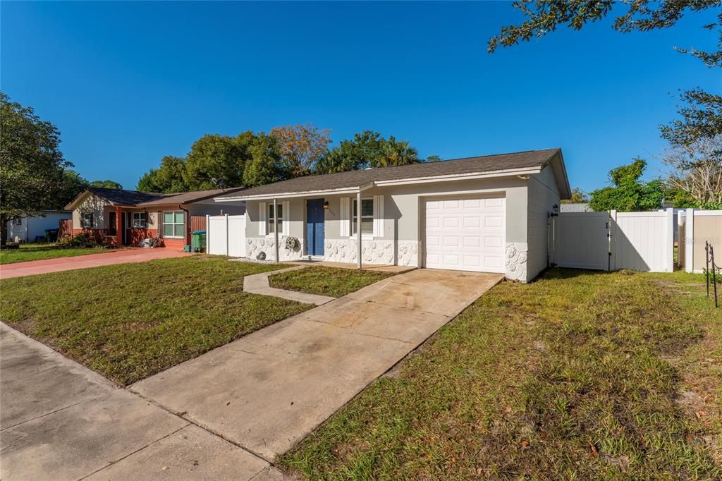 For Sale: $310,000 (3 beds, 2 baths, 1050 Square Feet)