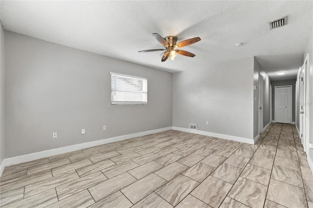 For Sale: $310,000 (3 beds, 2 baths, 1050 Square Feet)