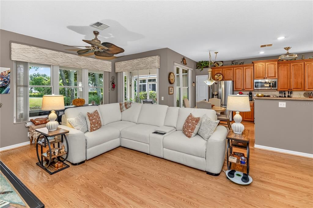 For Sale: $389,999 (3 beds, 2 baths, 1719 Square Feet)