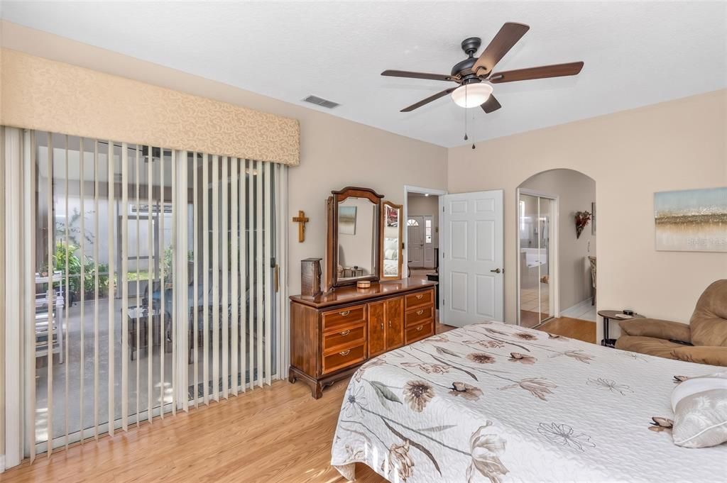 For Sale: $389,999 (3 beds, 2 baths, 1719 Square Feet)