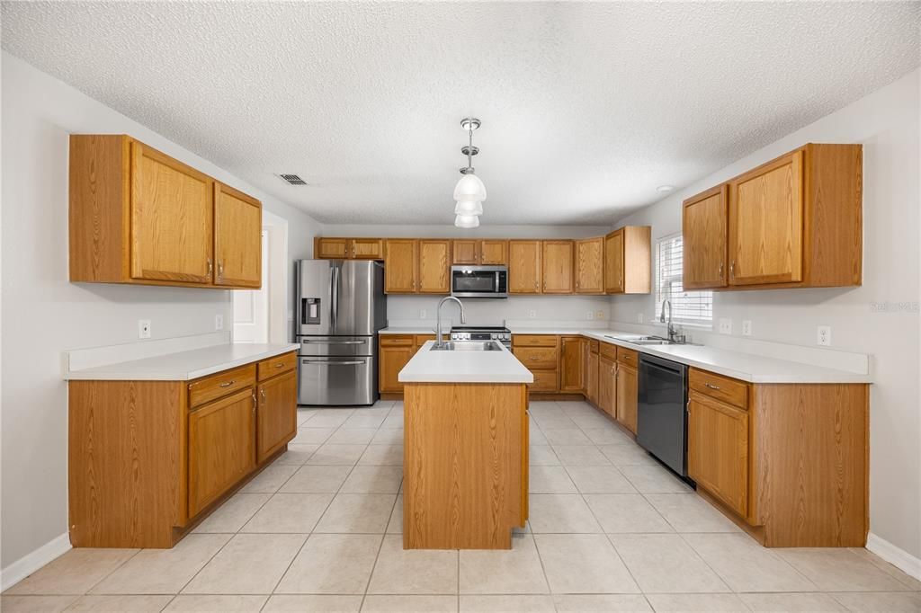 For Sale: $415,000 (4 beds, 3 baths, 3016 Square Feet)