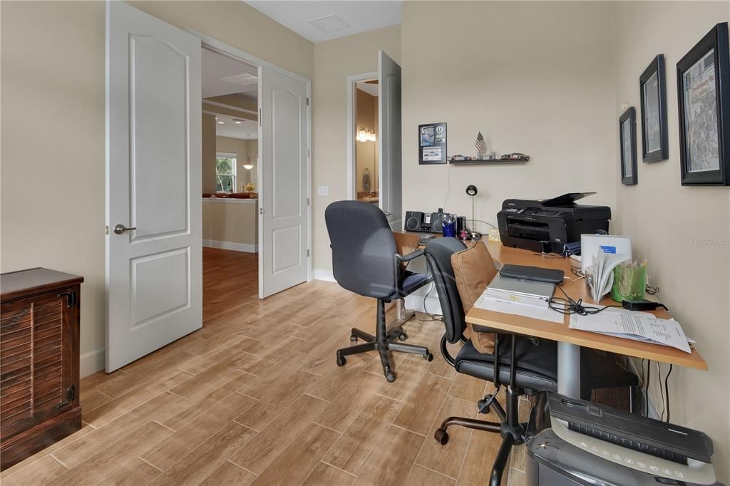 For Sale: $415,000 (3 beds, 2 baths, 1904 Square Feet)