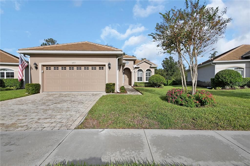 For Sale: $415,000 (3 beds, 2 baths, 1904 Square Feet)
