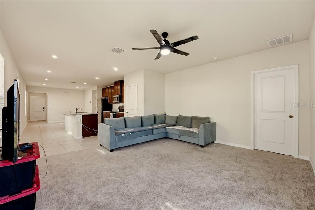 For Sale: $319,000 (3 beds, 2 baths, 1494 Square Feet)