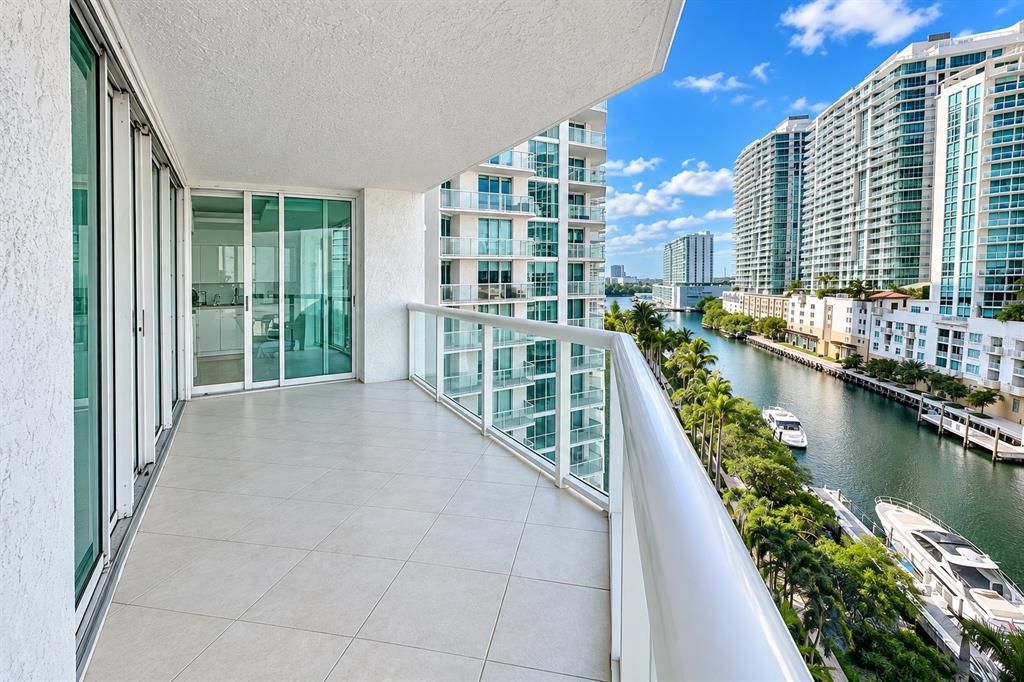 For Sale: $1,400,000 (3 beds, 3 baths, 2340 Square Feet)