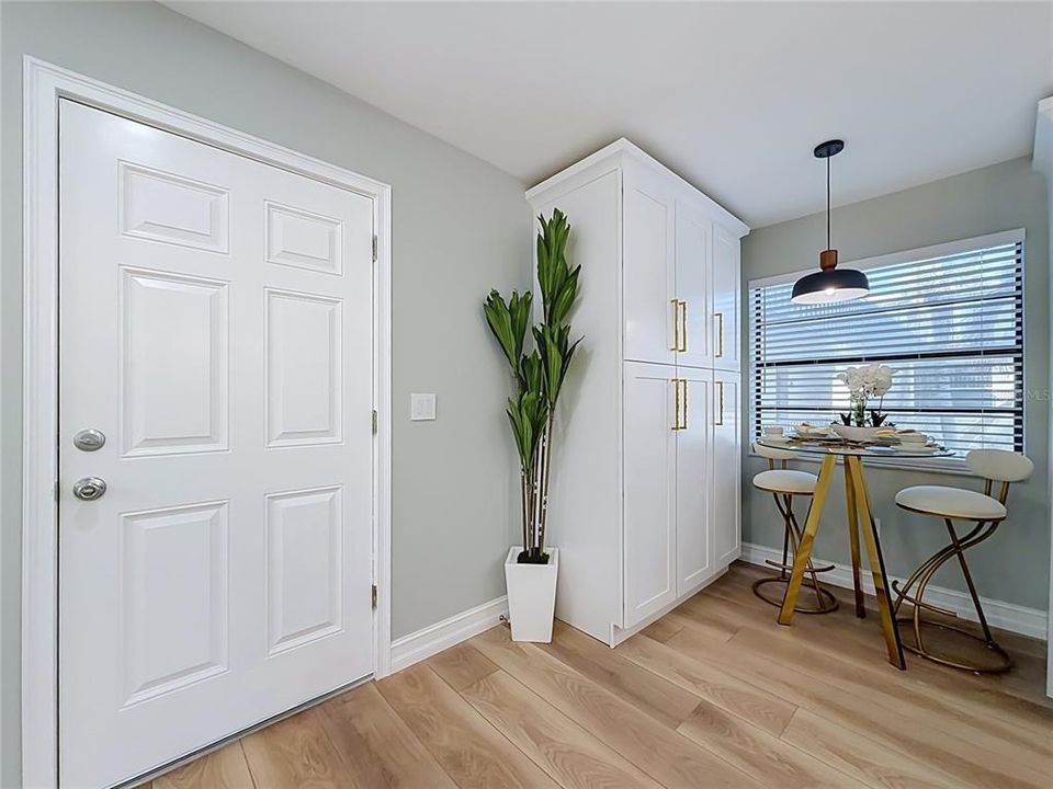 На продажу: $169,900 (2 спален, 2 ванн, 1044 Квадратных фут)
