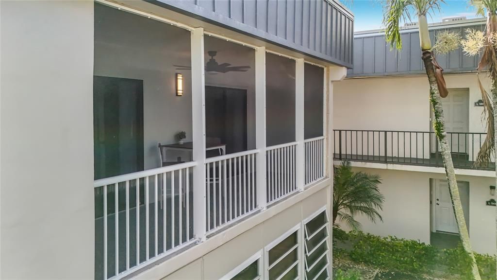 На продажу: $169,900 (2 спален, 2 ванн, 1044 Квадратных фут)
