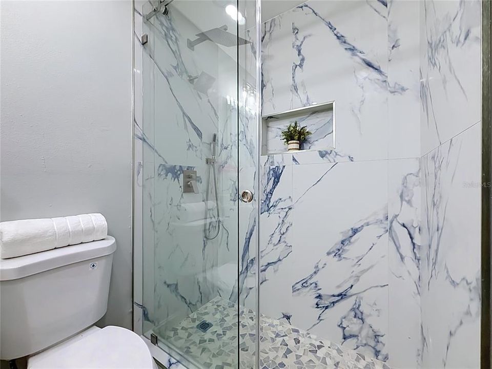 На продажу: $169,900 (2 спален, 2 ванн, 1044 Квадратных фут)