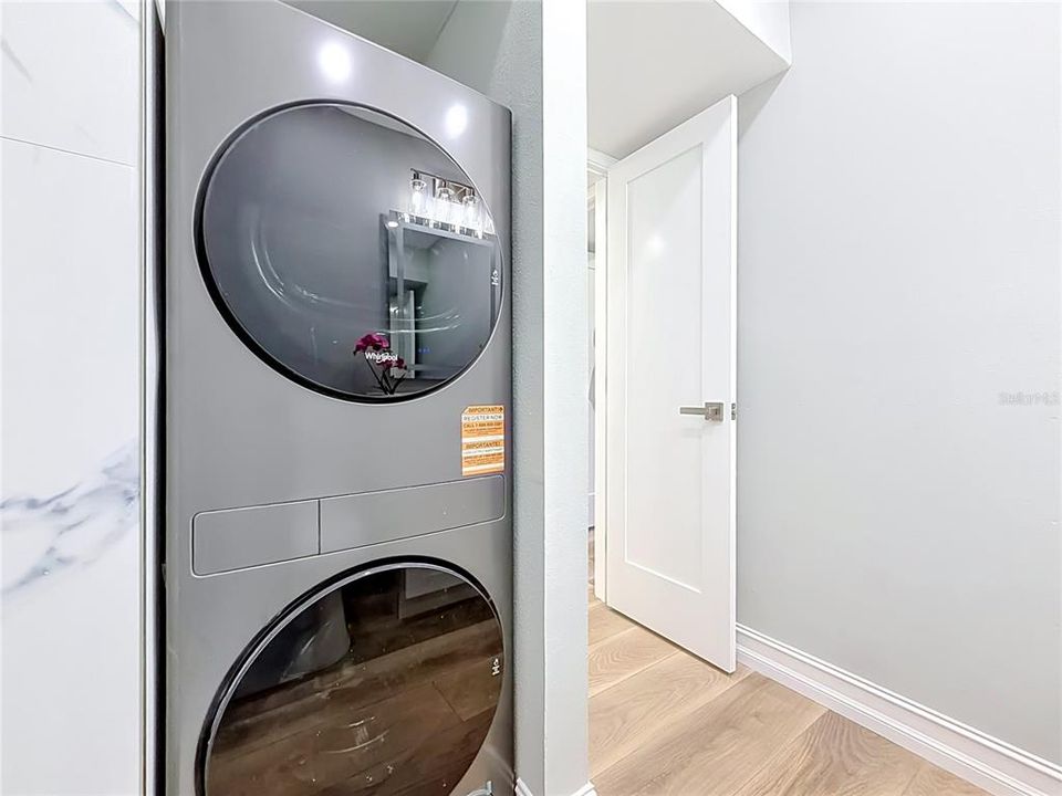 На продажу: $169,900 (2 спален, 2 ванн, 1044 Квадратных фут)