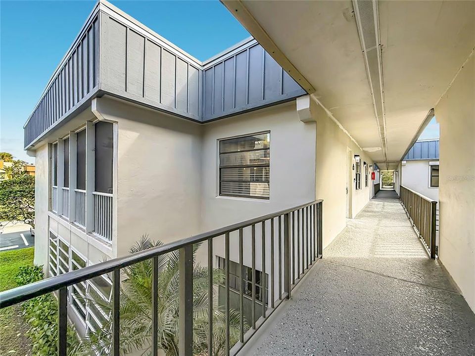 На продажу: $169,900 (2 спален, 2 ванн, 1044 Квадратных фут)