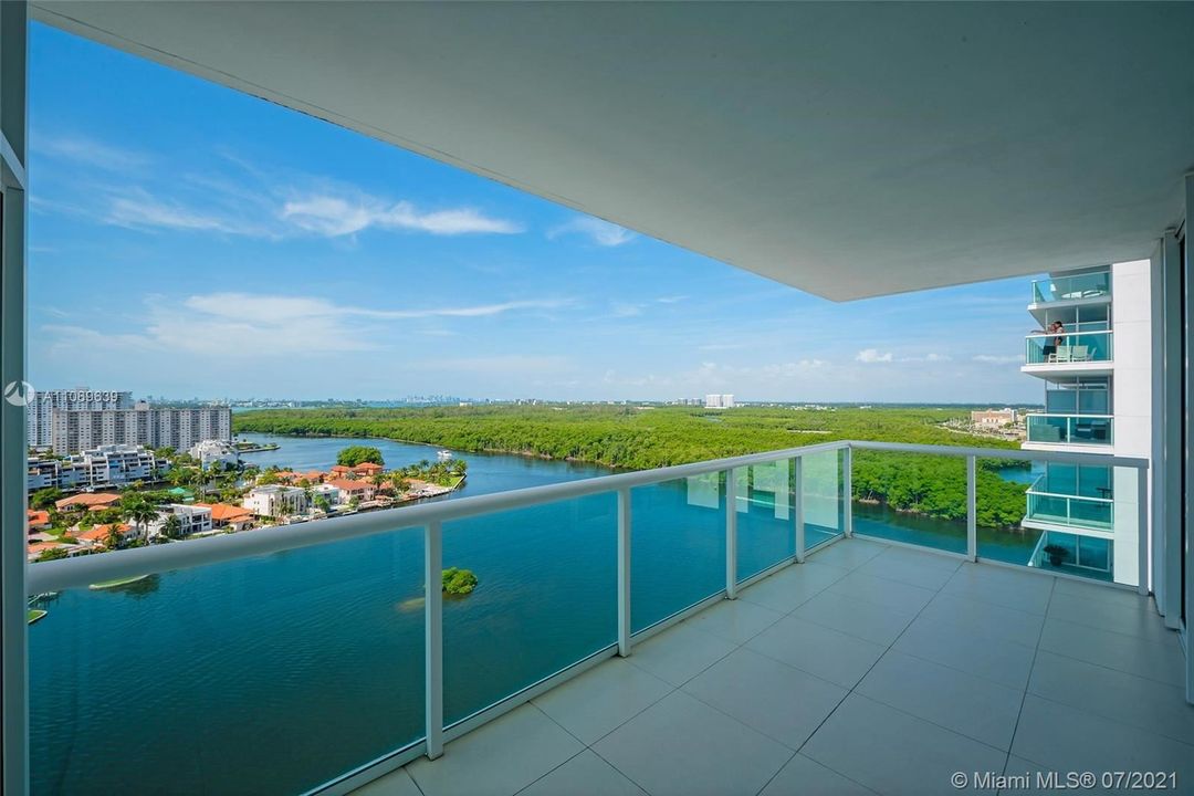400 Sunny Isles