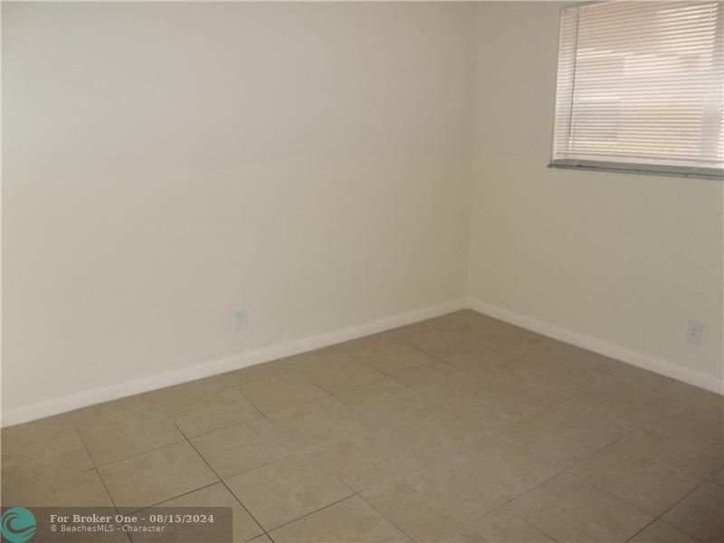 Active With Contract: $1,050 (2 beds, 1 baths, 800 Square Feet)