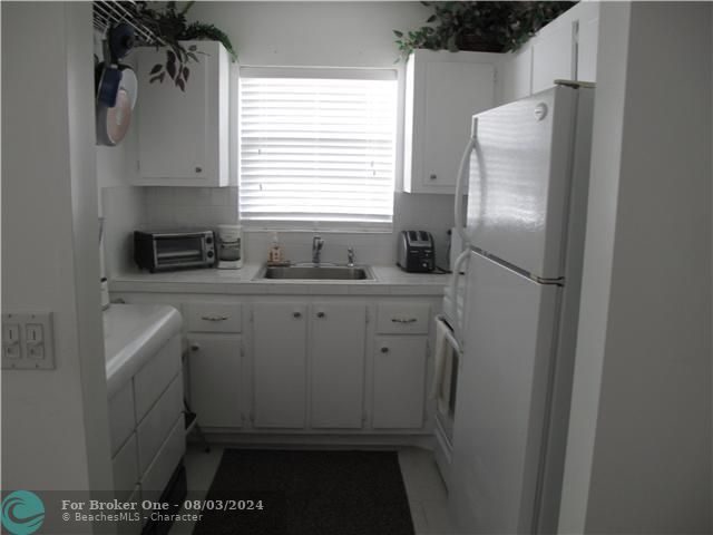Active With Contract: $700 (1 beds, 1 baths, 708 Square Feet)