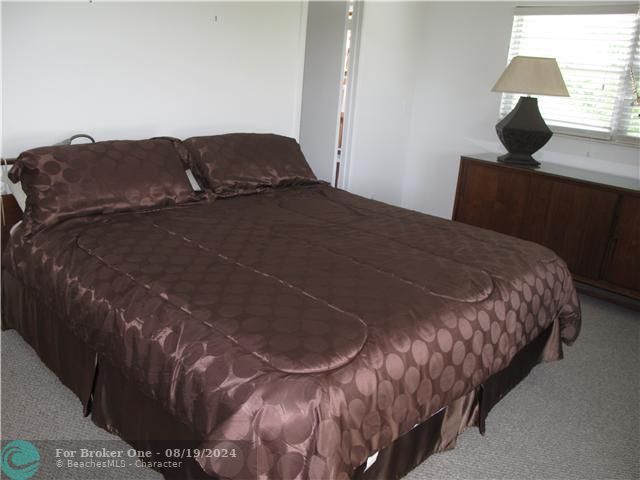 Active With Contract: $700 (1 beds, 1 baths, 708 Square Feet)