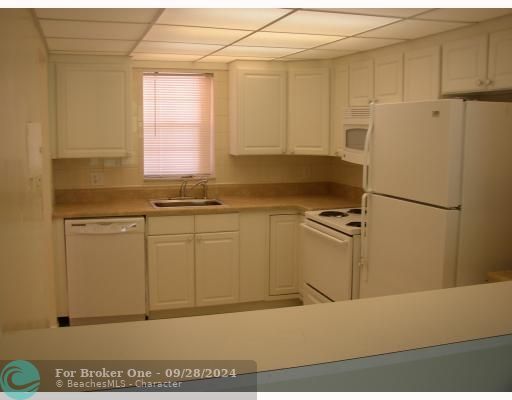 Active With Contract: $695 (1 beds, 1 baths, 850 Square Feet)