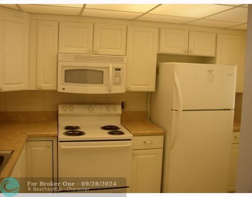 Active With Contract: $695 (1 beds, 1 baths, 850 Square Feet)