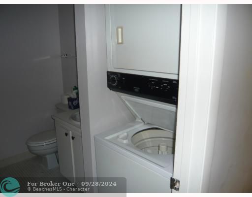 Active With Contract: $725 (1 beds, 1 baths, 0 Square Feet)