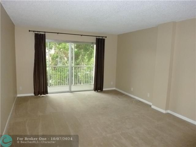 Active With Contract: $825 (1 beds, 1 baths, 0 Square Feet)