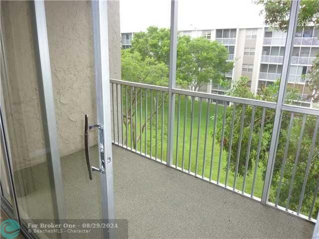 Active With Contract: $825 (1 beds, 1 baths, 0 Square Feet)