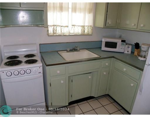 Active With Contract: $1,100 (1 beds, 1 baths, 0 Square Feet)