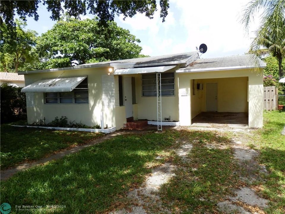 Active With Contract: $1,600 (2 beds, 1 baths, 950 Square Feet)