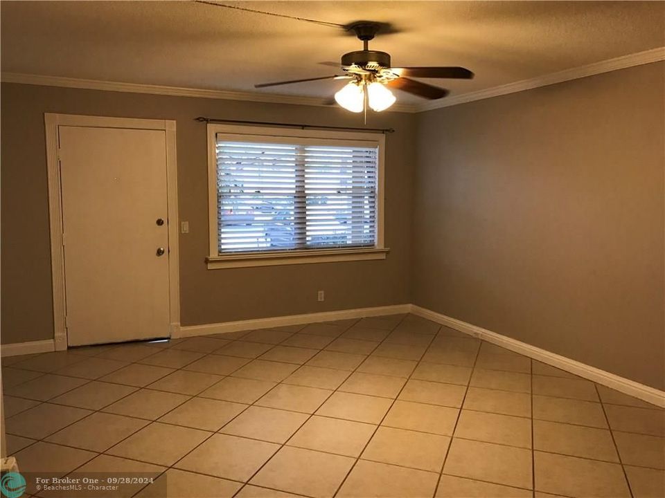 Active With Contract: $1,200 (2 beds, 1 baths, 997 Square Feet)